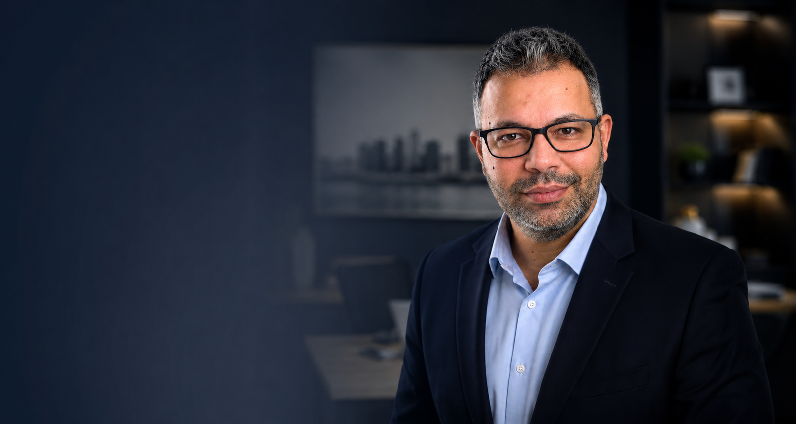 Karim Brixi, courtier hypothécaire résidentiel à Montréal, accompagnant les clients dans leurs projets immobiliers.